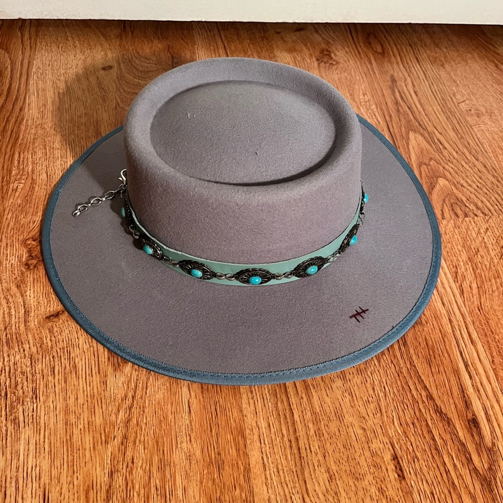 Chic Gray Hat with Turquoise Details